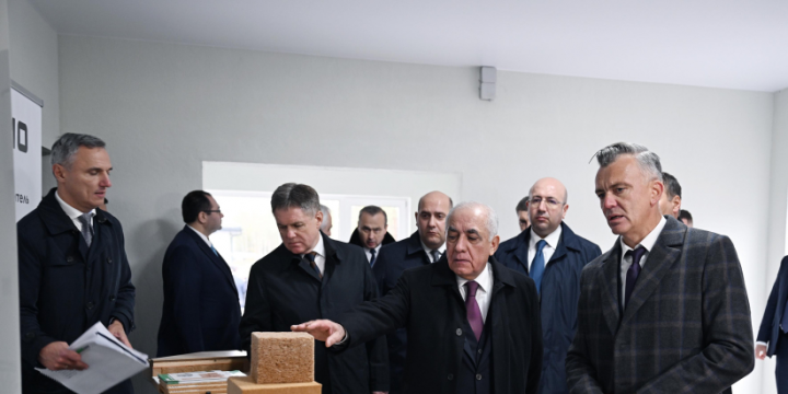 Azerbaijani PM visits Novaya Okolitsa low-rise residential area in Minsk