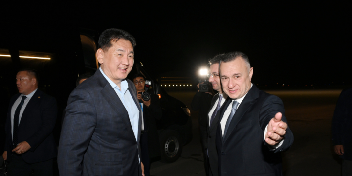 President of Mongolia arrives in Azerbaijan