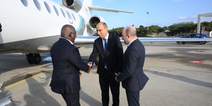 Prime Minister of Bahamas arrives in Azerbaijan