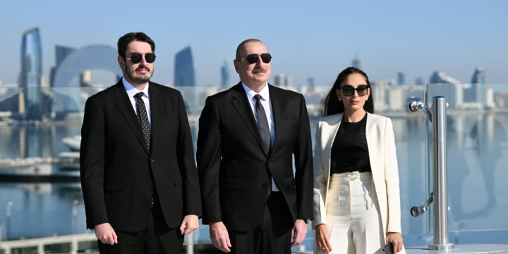 President Ilham Aliyev visited National Flag Square in Baku to raise Azerbaijan’s tricolor flag