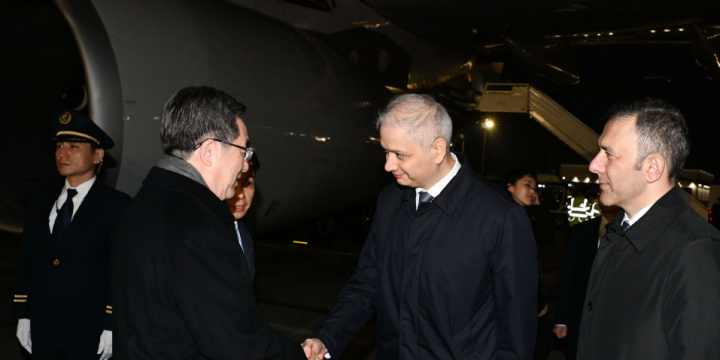 Chinese Vice Premier of State Council begins visit to Azerbaijan