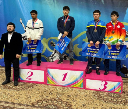 Two Azerbaijani wrestlers win gold in Kazakhstan