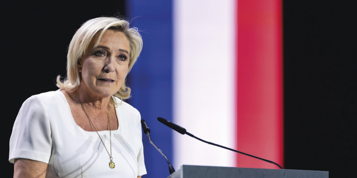 Le Pen Fransada növbədənkənar prezident seçkilərinin keçiriləcəyini istisna etmir