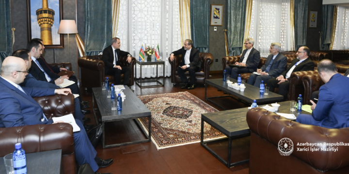 Azerbaijani, Iranian FMs discuss regional security