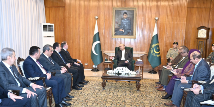 Pakistani President meets with Azerbaijan’s Minister of Defence Industry in Islamabad