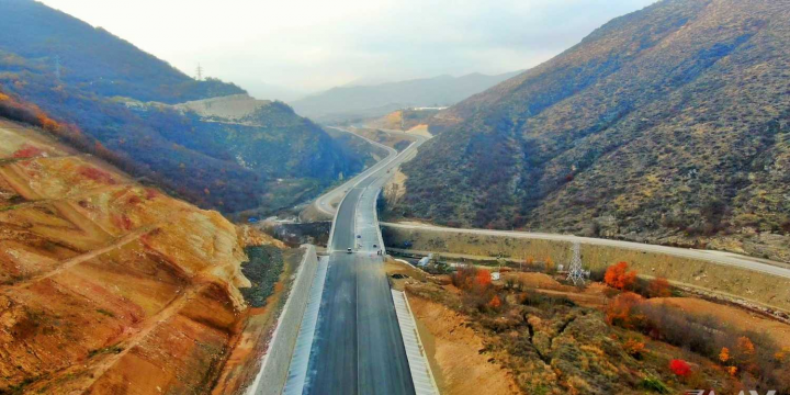 Əhmədbəyli-Füzuli-Şuşa yolunun beynəlxalq normalara uyğun tikintisi yekunlaşır