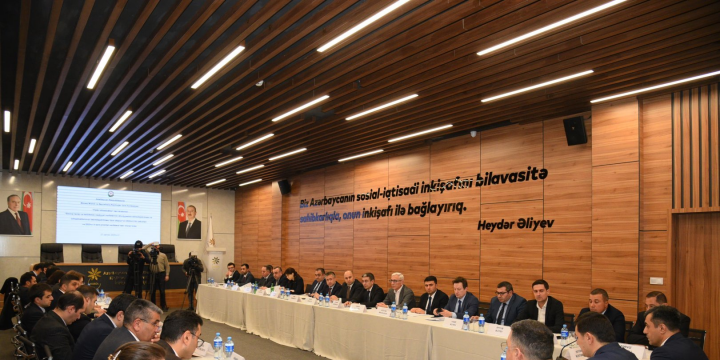 Ekoloji təmiz və təhlükəsiz nəqliyyat vasitələrinin dövriyyəsinin stimullaşdırılması ilə bağlı iclas keçirilib