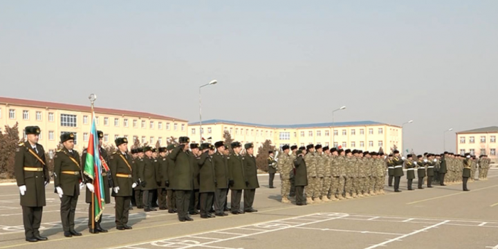 “Müddətdən artıq həqiqi hərbi xidmət hərbi qulluqçularının hazırlığı kursu”nun buraxılış mərasimi keçirilib