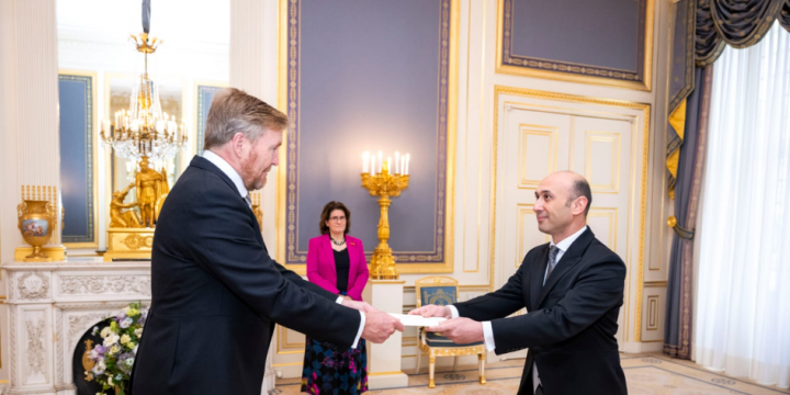 Azerbaijani ambassador presents credentials to King of the Netherlands