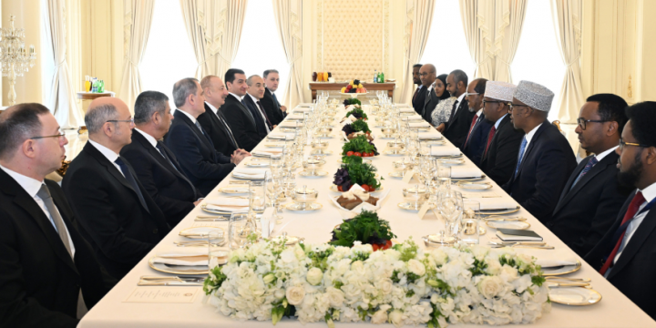 President Ilham Aliyev held expanded meeting over lunch with Somali President