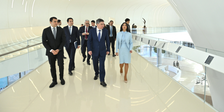 Kazakh Prime Minsiter visits Heydar Aliyev Center in Baku