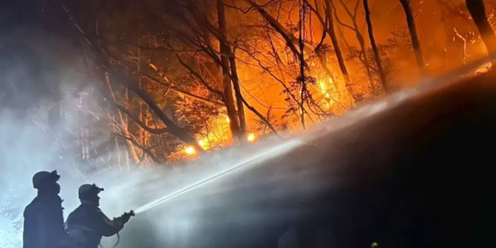 Massive wildfire in northeastern Japan persists despite rain