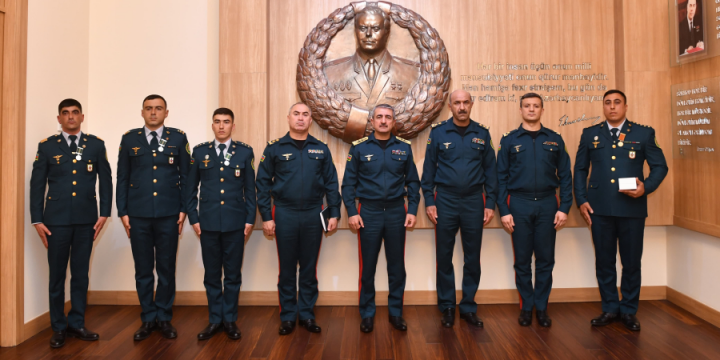 Xidməti-döyüş fəaliyyətinin icrasında fərqlənən bir qrup hərbi qulluqçu təltif olunub