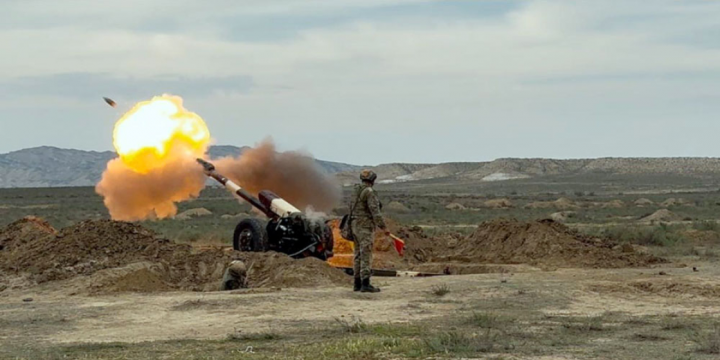 Azerbaijan’s artillery units carry out combat firing