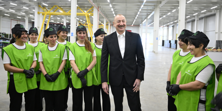 Prezident İlham Əliyev Qusar rayonunda bağçılıq və soyuducu anbar kompleksinin fəaliyyəti ilə tanış olub