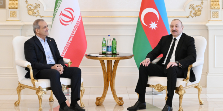 Prezident İlham Əliyevin İran Prezidenti Məsud Pezeşkian ilə məhdud tərkibdə görüşü olub