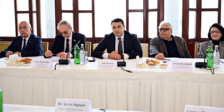 Nazir və mədəniyyət xadimləri dəyirmi masada
