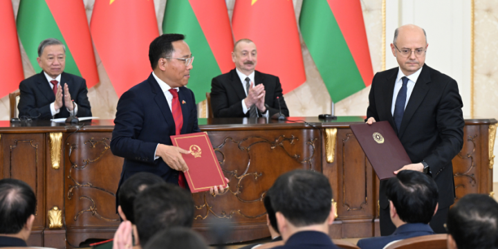 Azərbaycan ilə Vyetnam arasında imzalanmış sənədlər mübadilə edilib