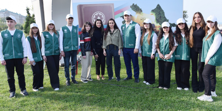 Heydər Əliyev Fondunun vitse-prezidenti Leyla Əliyeva və Arzu Əliyeva Sumqayıtda ağacəkmə aksiyasında iştirak ediblər