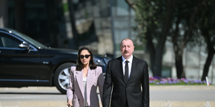 President Ilham Aliyev and First Lady Mehriban Aliyeva paid tribute to Azerbaijanis who died for Victory over fascism