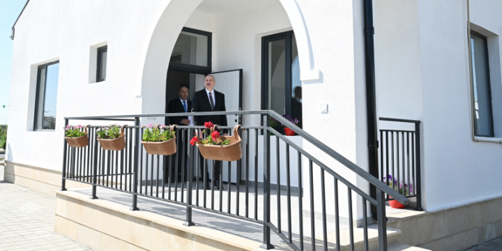Prezident İlham Əliyev Ağdamın Kəngərli kəndində yeni inşa edilmiş fərdi evlərdə yaradılan şəraitlə tanış olub
