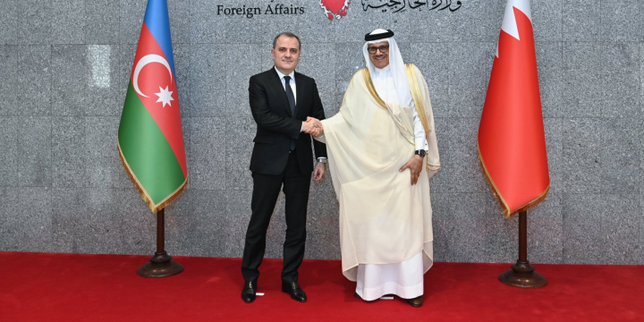 Ceyhun Bayramov bəhreynli həmkarı ilə iqtisadi əməkdaşlıq mexanizminin yaradılmasını müzakirə edib