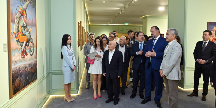 Heydər Əliyev Mərkəzində braziliyalı rəssam Luiz de Souzanın sərgisinin açılışı olub