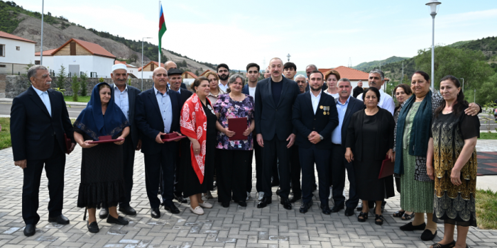 President Ilham Aliyev met with residents relocated to Beylik village in Lachin, presented keys to new homes