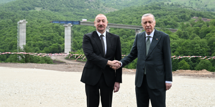 Prezident İlham Əliyev və Prezident Rəcəb Tayyib Ərdoğan Kəlbəcər-Laçın avtomobil yolunda görülən tikinti işləri ilə tanış olublar 
