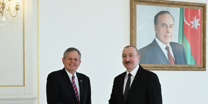 Prezident İlham Əliyev ABŞ Senatının Xarici Əlaqələr Komitəsinin üzvünü qəbul edib