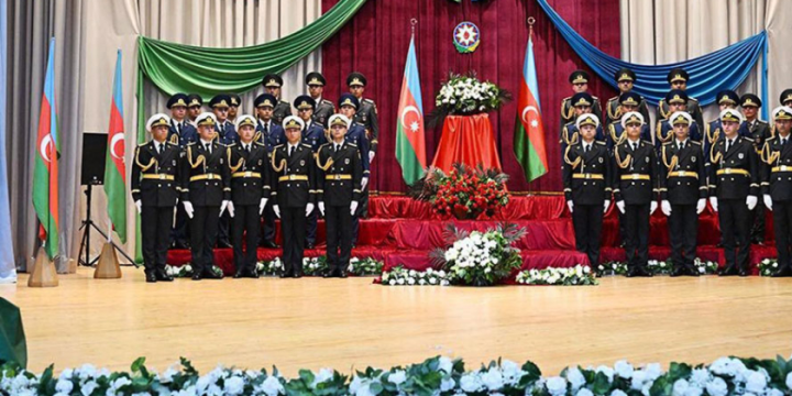 Azerbaijan Army solemnly celebrates Independence Day