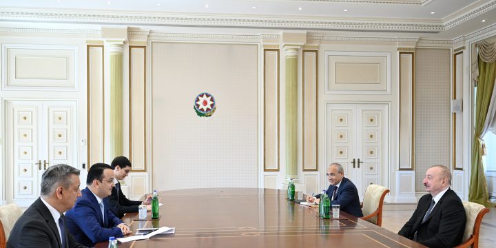 Prezident İlham Əliyev Özbəkistanın investisiya, sənaye və ticarət nazirini qəbul edib