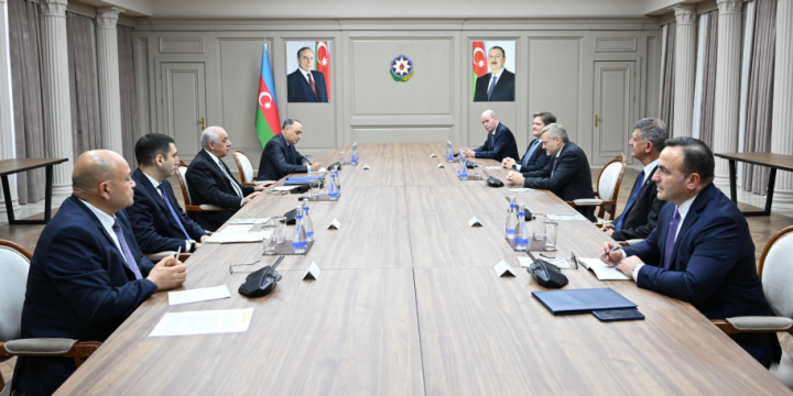 Azerbaijan’s PM meets with bp delegation