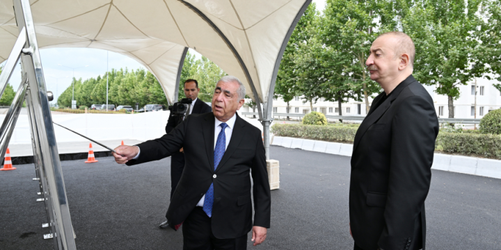Prezident İlham Əliyev Bakı-Ələt-Qazax-Gürcüstan ilə dövlət sərhədi magistral yolunun Yevlax şəhərindən keçən hissəsində görülən işlərlə tanış olub