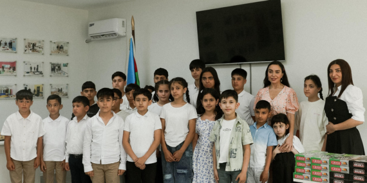 Heydər Əliyev Fondunun vitse-prezidenti Leyla Əliyeva və Bakı Media Mərkəzinin rəhbəri Arzu Əliyeva Xızıda Uşaq-Gənclər İdman-Şahmat Məktəbinin açılışında iştirak ediblər