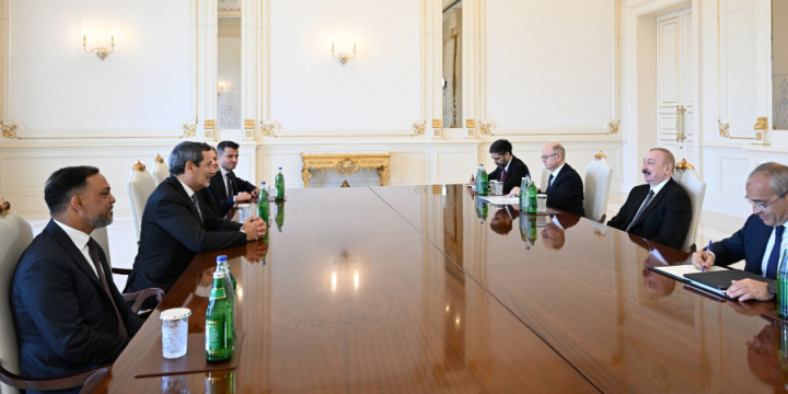 President Ilham Aliyev received CEO of Schlumberger Overseas S.A.