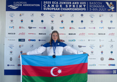 Azerbaijani female rower bags European bronze