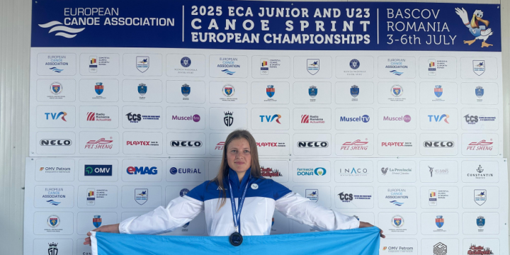 Azerbaijani female rower bags European bronze