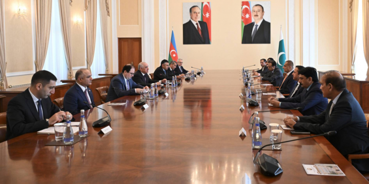 Baş nazir Əli Əsədov Pakistan Milli Assambleyasının sədri ilə görüşüb