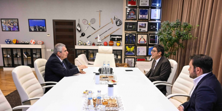 Azerbaijan’s Minister of Sports meets with President of World Archery Federation