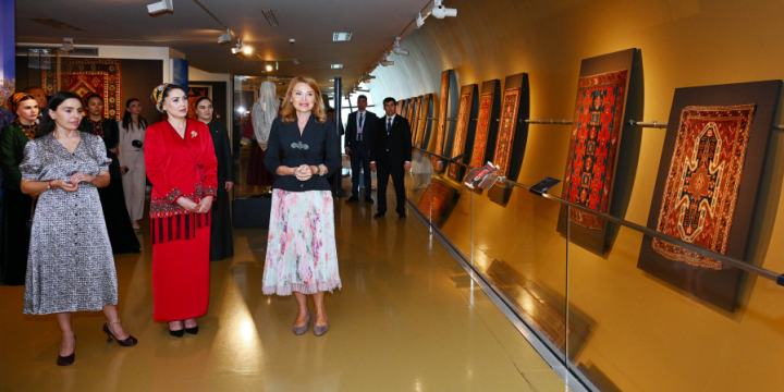 Daughter of Chairman of Halk Maslahaty of Turkmenistan Oguljahan Atabayeva visits Azerbaijan National Carpet Museum