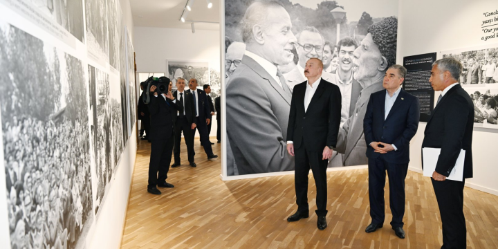 Prezident İlham Əliyev və Qurbanqulu Berdiməhəmmədov Şuşadakı Yaradıcılıq Mərkəzində “Heydər Əliyev və Qarabağ” sərgisi ilə tanış olublar