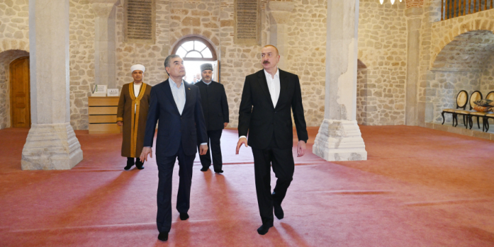 Prezident İlham Əliyev və Türkmənistan Xalq Məsləhətinin sədri Şuşada Yuxarı Gövhər Ağa məscidini ziyarət ediblər