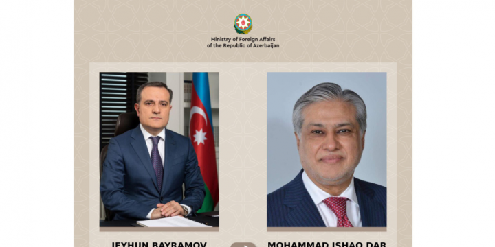 Azerbaijani, Pakistani FMs hold phone talk