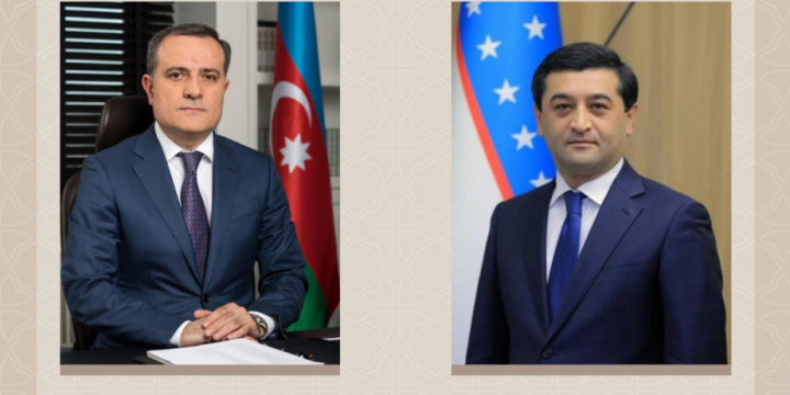 Azerbaijani, Uzbek FMs hold phone conversation