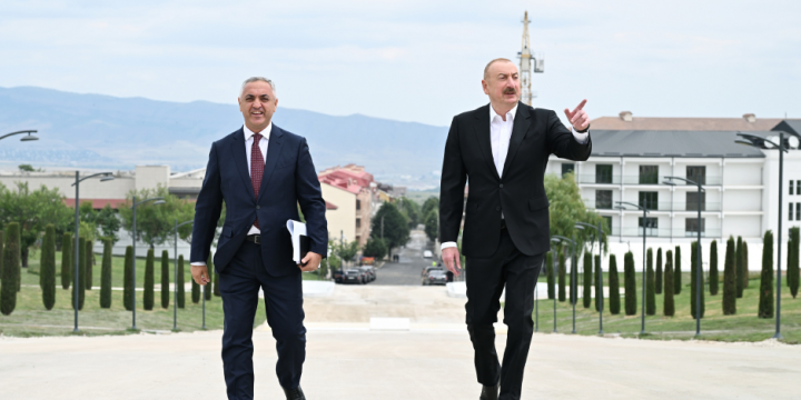 Prezident İlham Əliyev Xankəndidə Zəfər parkında görülən tikinti işləri ilə tanış olub