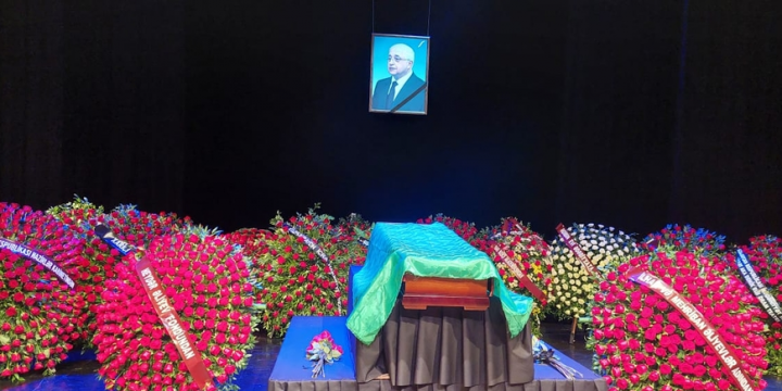 Xalq yazıçısı Elçin Əfəndiyevlə vida mərasimi keçirilir