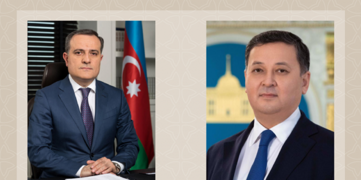 Azerbaijani, Kazakh FMs hold phone talk