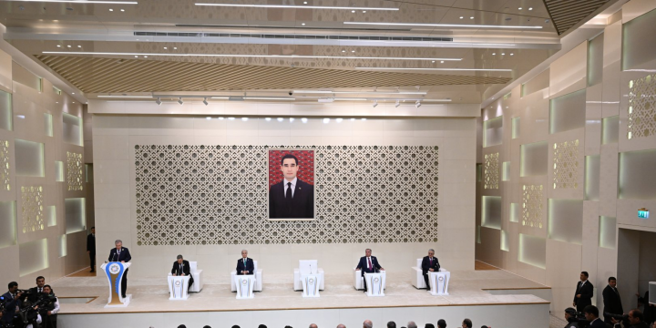 Əli Əsədov Türkmənbaşıda Mərkəzi Asiya ölkələrinin Dövlət başçılarının 7-ci məşvərət görüşünə hazırlıq iclasında iştirak edib