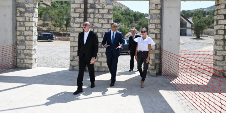 Prezident İlham Əliyev və Birinci xanım Mehriban Əliyeva “Hacıkənd” istirahət kompleksinin tikintisi ilə tanış olublar